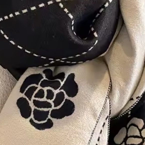 Cashmere scarf - Picture 2 of 4